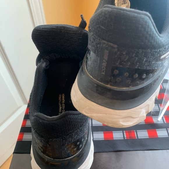 Nike React Flyknit Black infinity size 8,5 - Picture 6 of 11